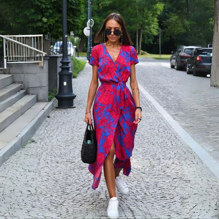 Vlasta - Elegantní šaty s výstřihem do V a tvarujícím střihem