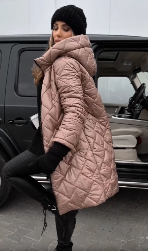 Bogna | Elegantní prošívaná péřová bunda s kapucí