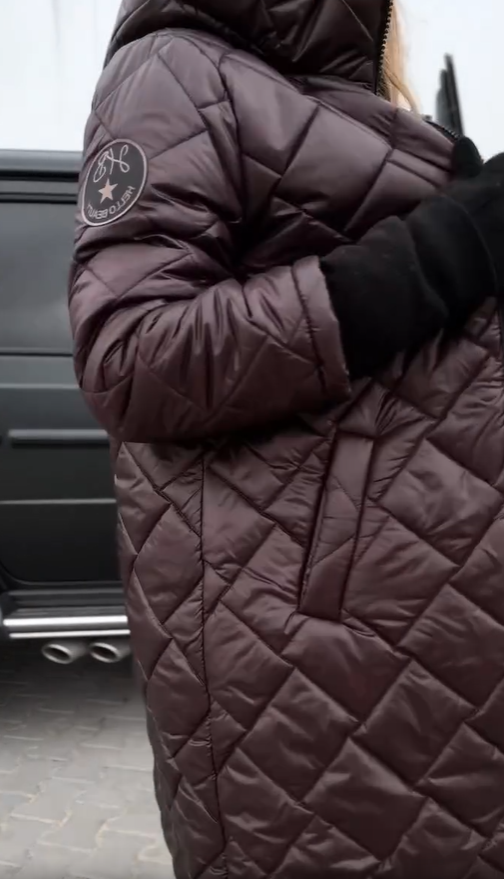 Bogna | Elegantní prošívaná péřová bunda s kapucí